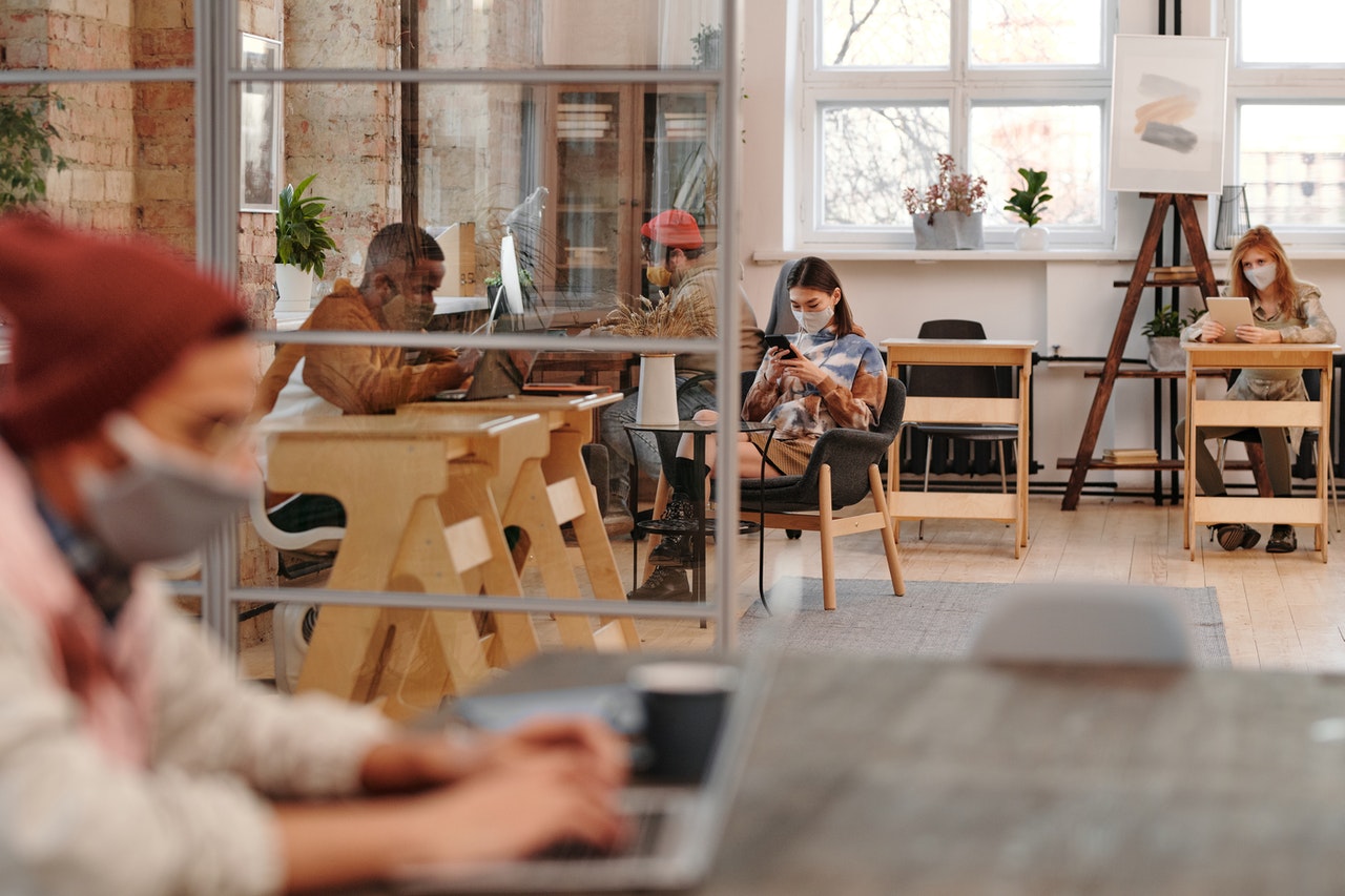 The Positive and Negative Effects of Society’s Computer Use Laissez